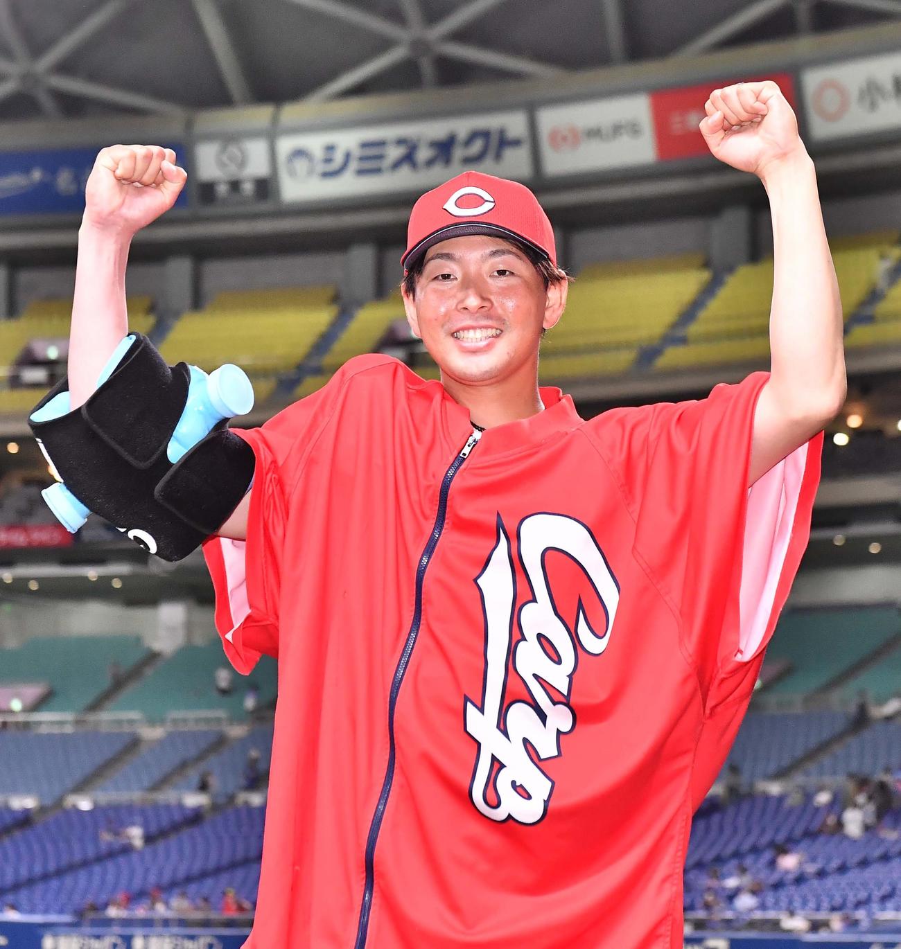 中日対広島　5勝目を挙げガッツポーズする大瀬良（撮影・上田博志）