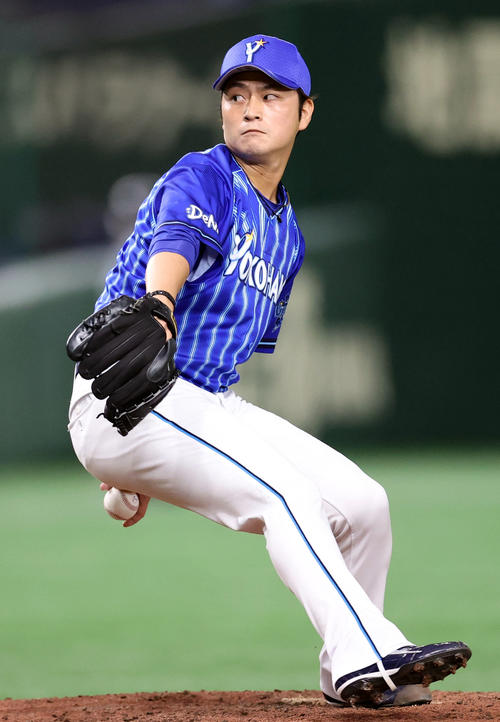 巨人対DeNA 7回裏から登板する砂田（撮影・狩俣裕三）