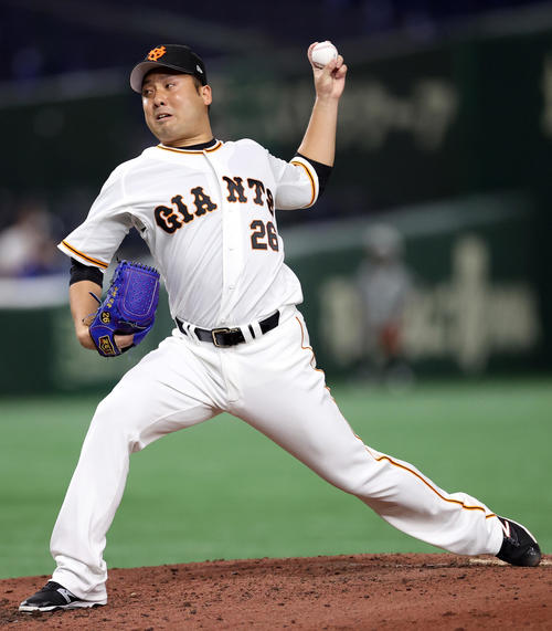 巨人対DeNA 9回表から登板する今村（撮影・狩俣裕三）