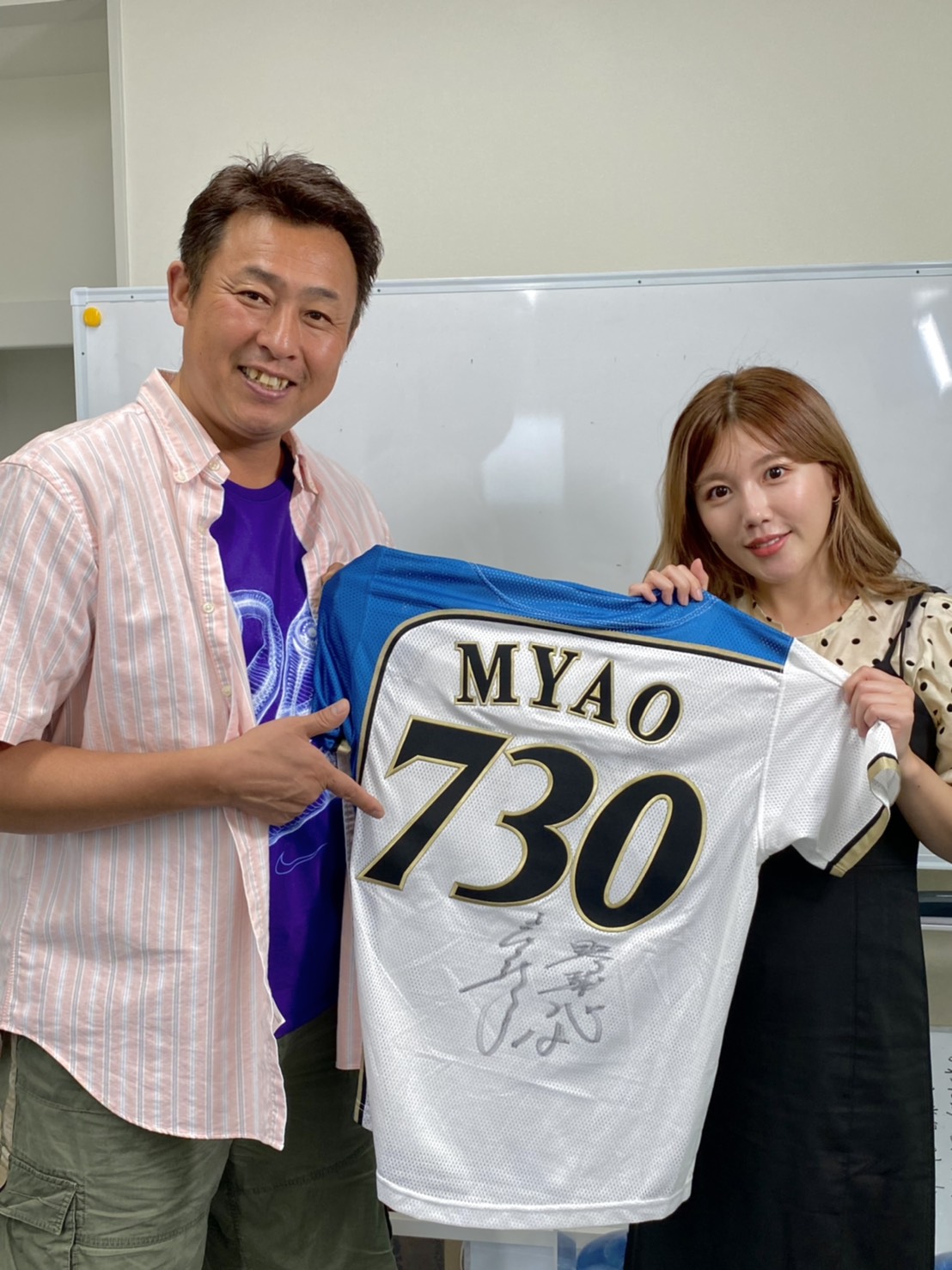 岩本勉さん（左）と宮崎美穂