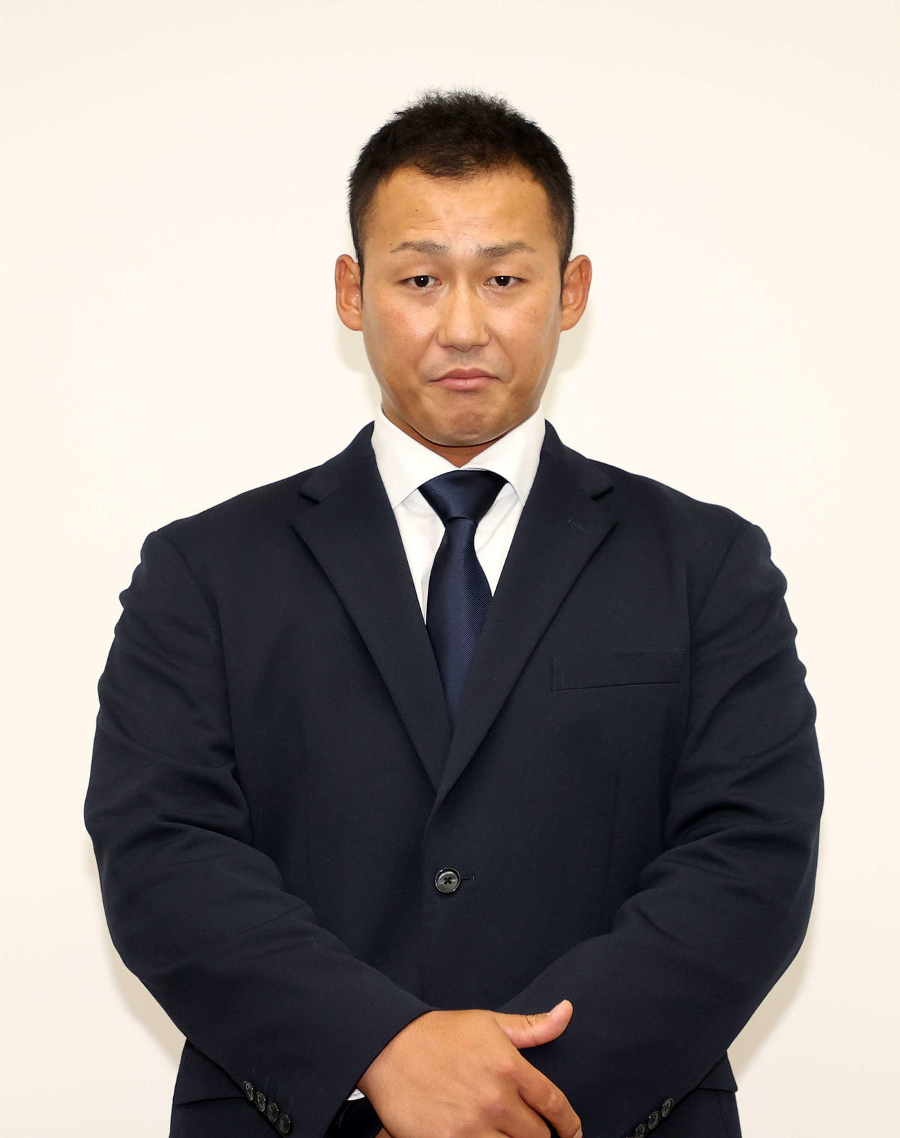 日本ハムから巨人へ移籍会見に臨む中田（撮影・鈴木正人）