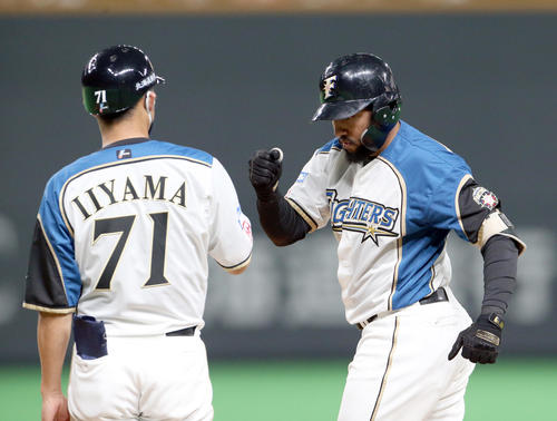 日本ハム対楽天　7回裏日本ハム1死二塁、R・ロドリゲスは中前適時打を放つ（撮影・佐藤翔太）