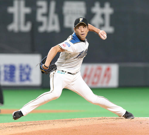 日本ハム対楽天　6回から登板する日本ハム宮西（撮影・佐藤翔太）
