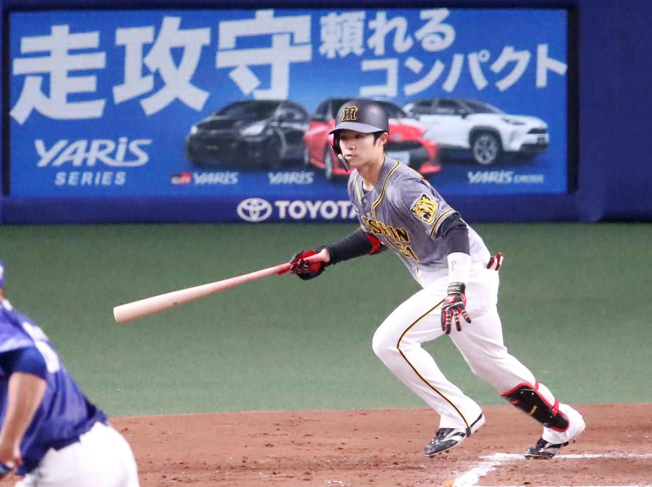 中日対阪神　2回表阪神1死二、三塁、中野は右前適時打を放つ（撮影・加藤哉）