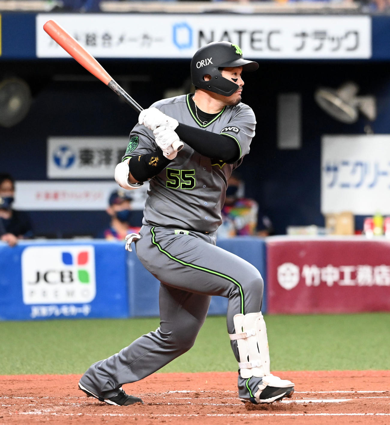 オリックス対西武　2回裏オリックス無死、T－岡田は中前打を放つ（撮影・前岡正明）