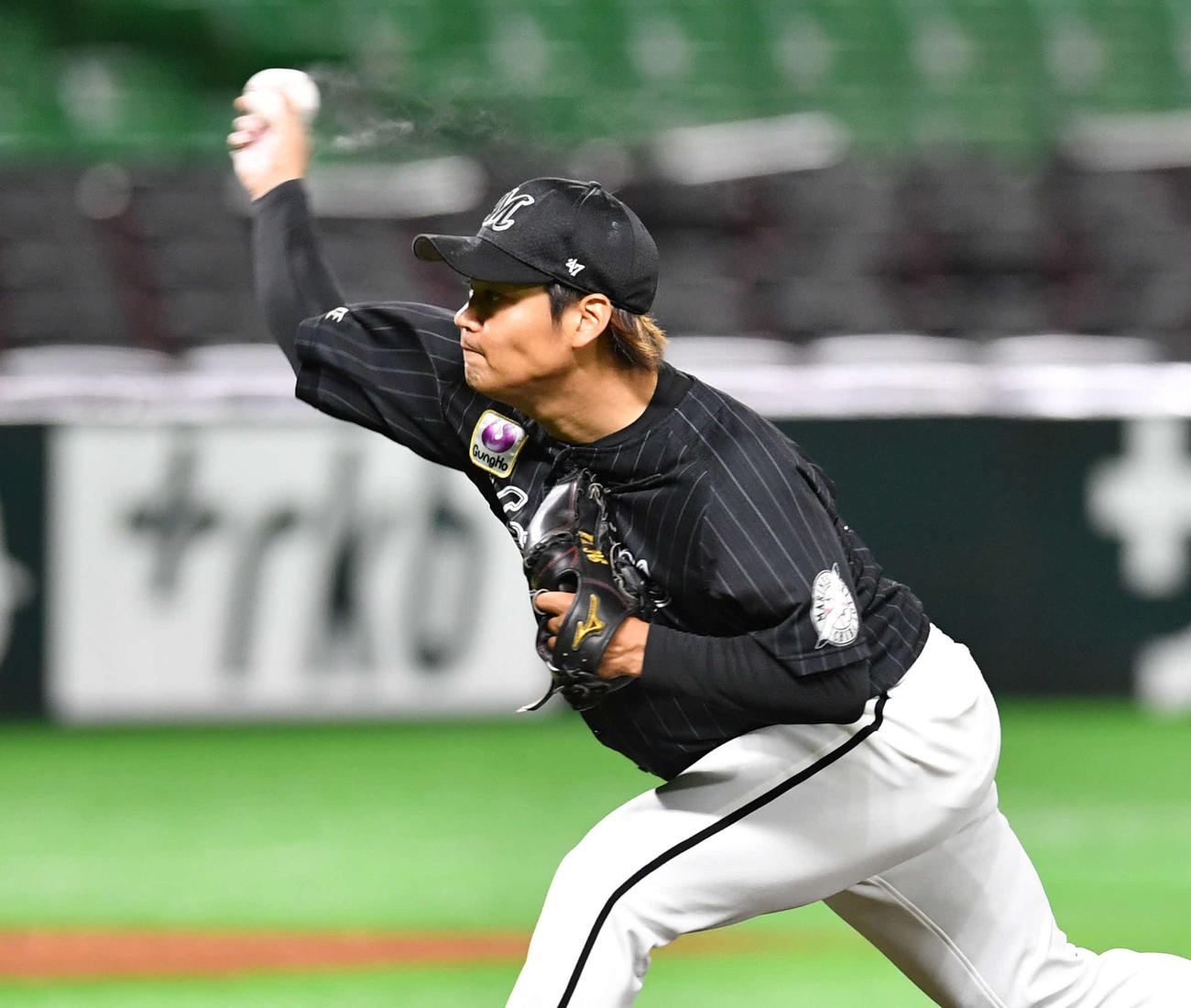 ソフトバンク対ロッテ　8回裏より登板した、ロッテ4番手の佐々木千（撮影・岩下翔太）