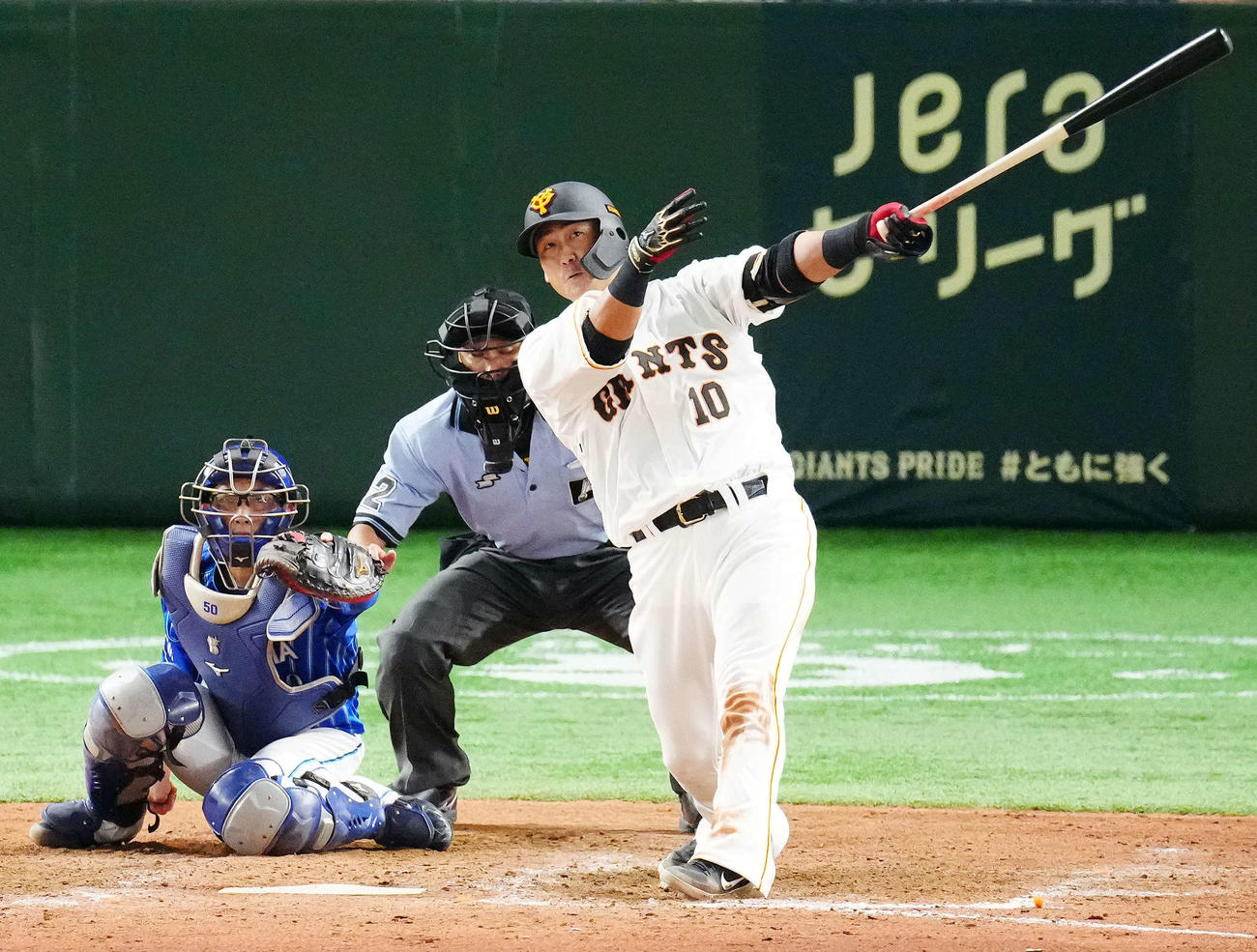巨人対DeNA 9回裏巨人無死、中飛に倒れる中田（撮影・江口和貴）