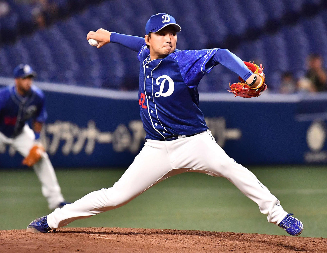 	
中日対阪神　中日2番手で登板する田島（撮影・上田博志）
