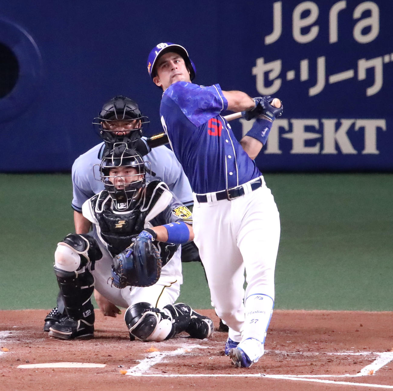 中日対阪神　1回裏中日2死二塁、A・マルティネスは右前打適時打を放つ（撮影・加藤哉）