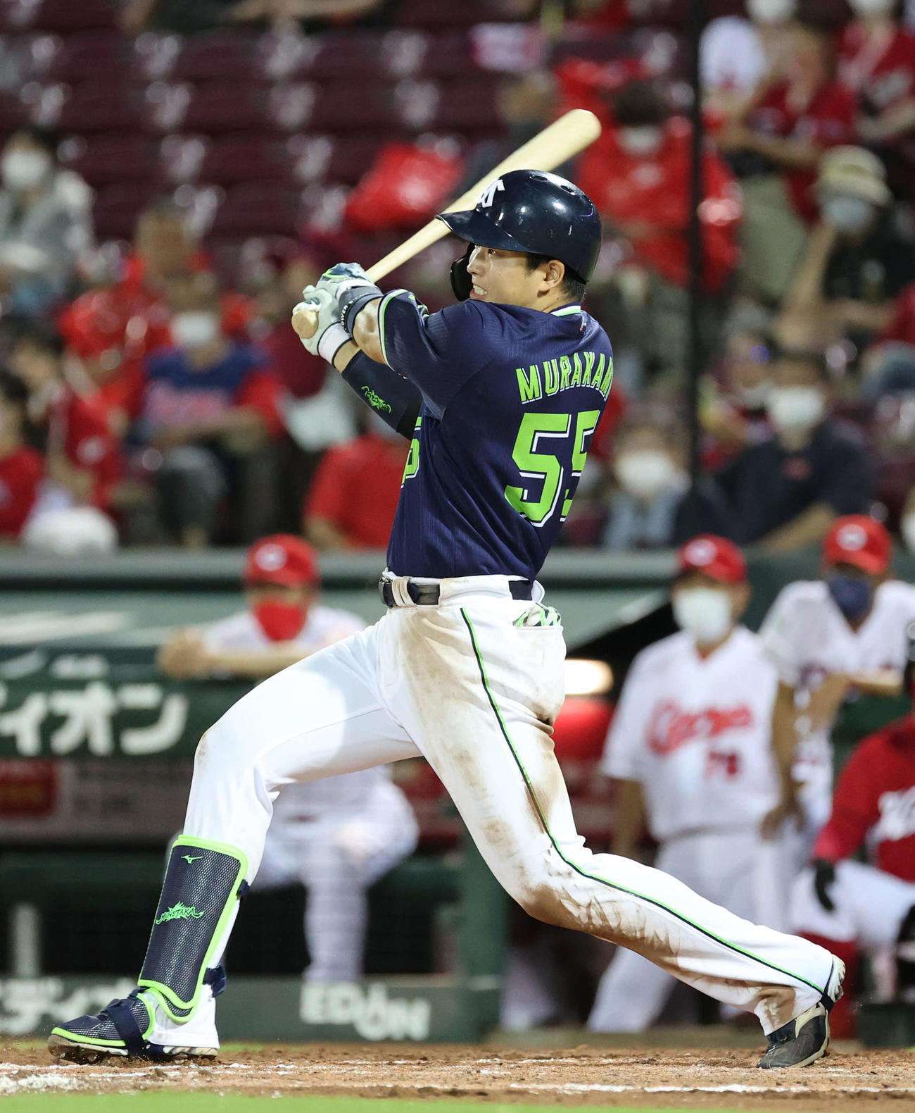 広島対ヤクルト　5回表ヤクルト無死二、三塁、村上は右中間2点適時二塁打を放つ（撮影・加藤孝規）