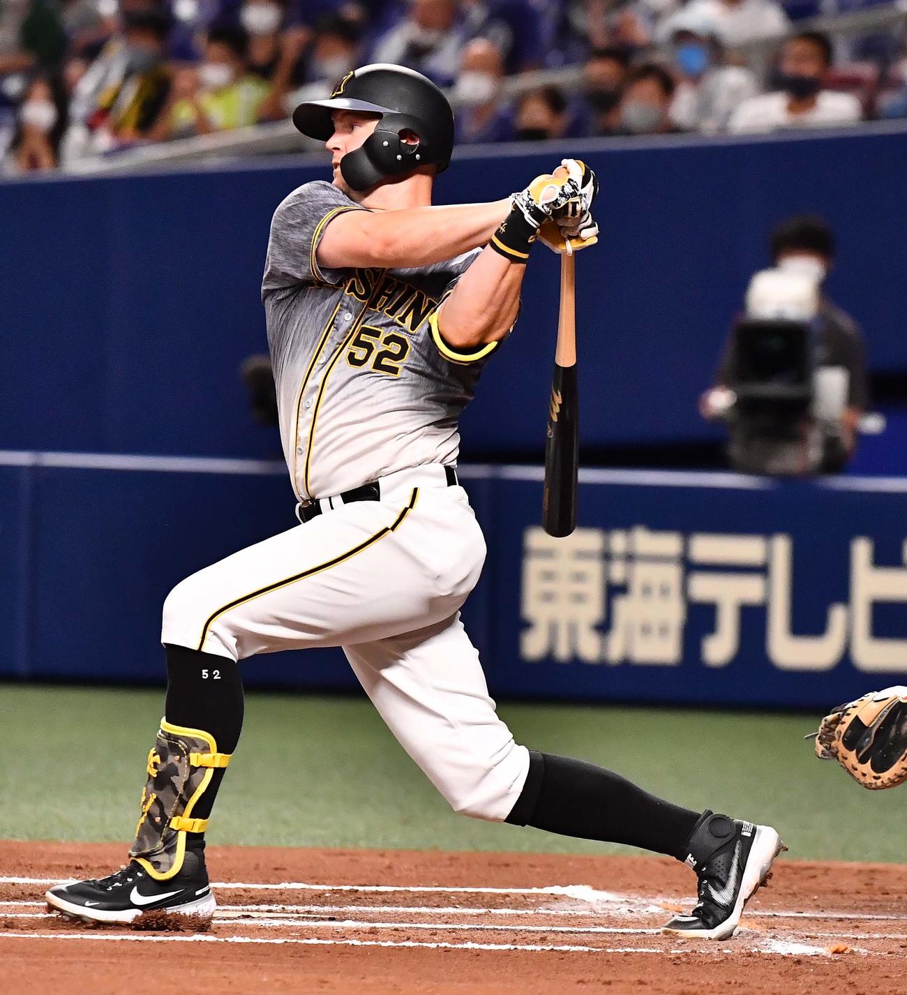 中日対阪神　6回表阪神1死一、三塁、サンズは二ゴロの間に近本光司が生還し打点をあげる（撮影・上田博志）