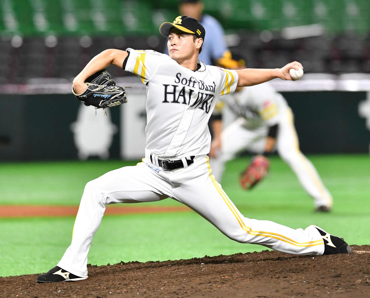 ソフトバンク対ロッテ　7回表より登板した、ソフトバンク6番手の笠谷（撮影・岩下翔太）