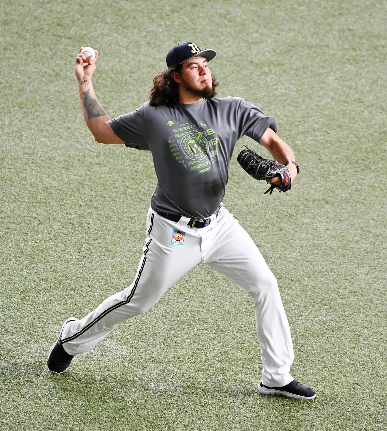 オリックス対西武　キャッチボールを行うバルガス（撮影・前岡正明）