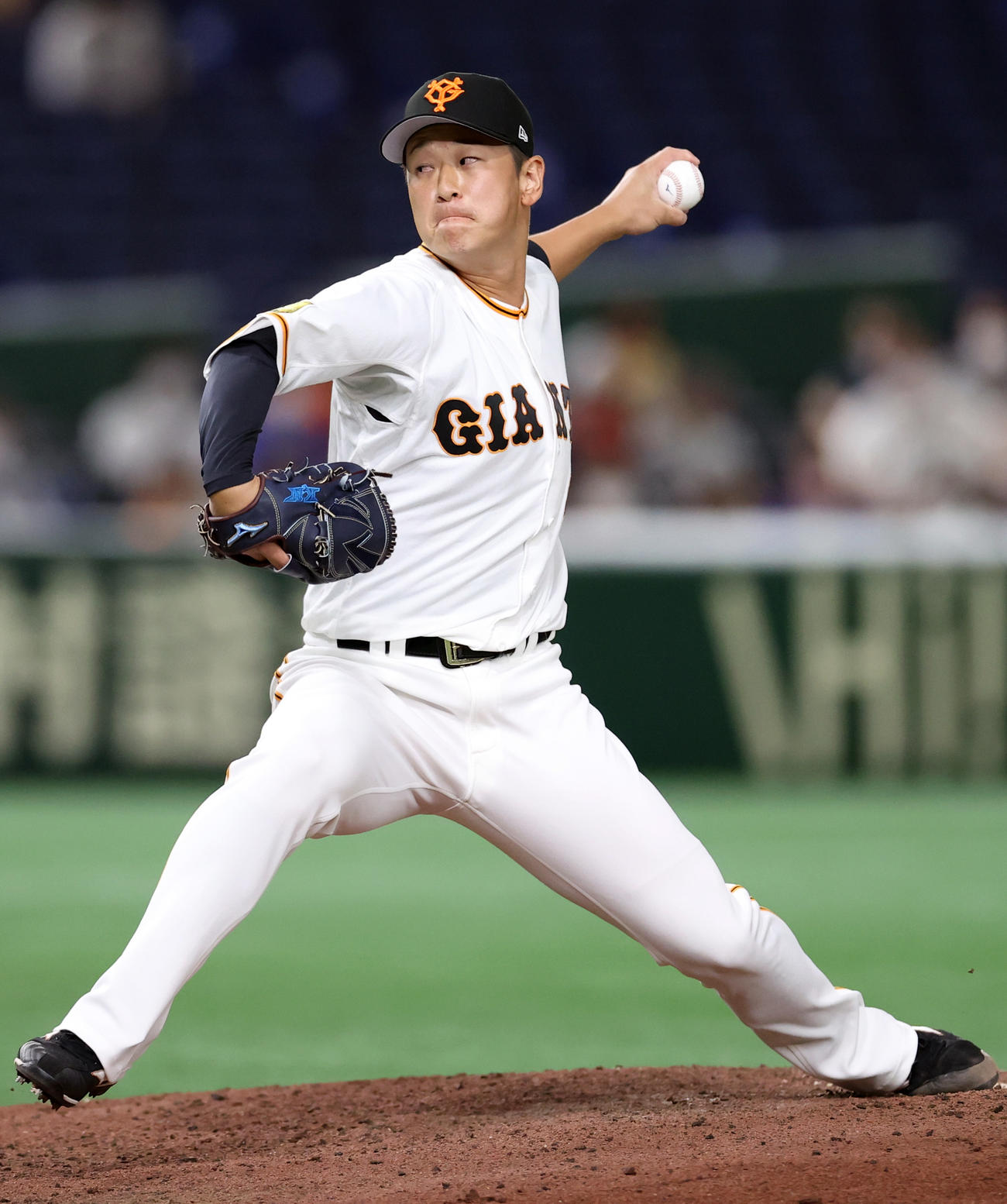 巨人対DeNA 7回表から登板する中川（撮影・狩俣裕三）