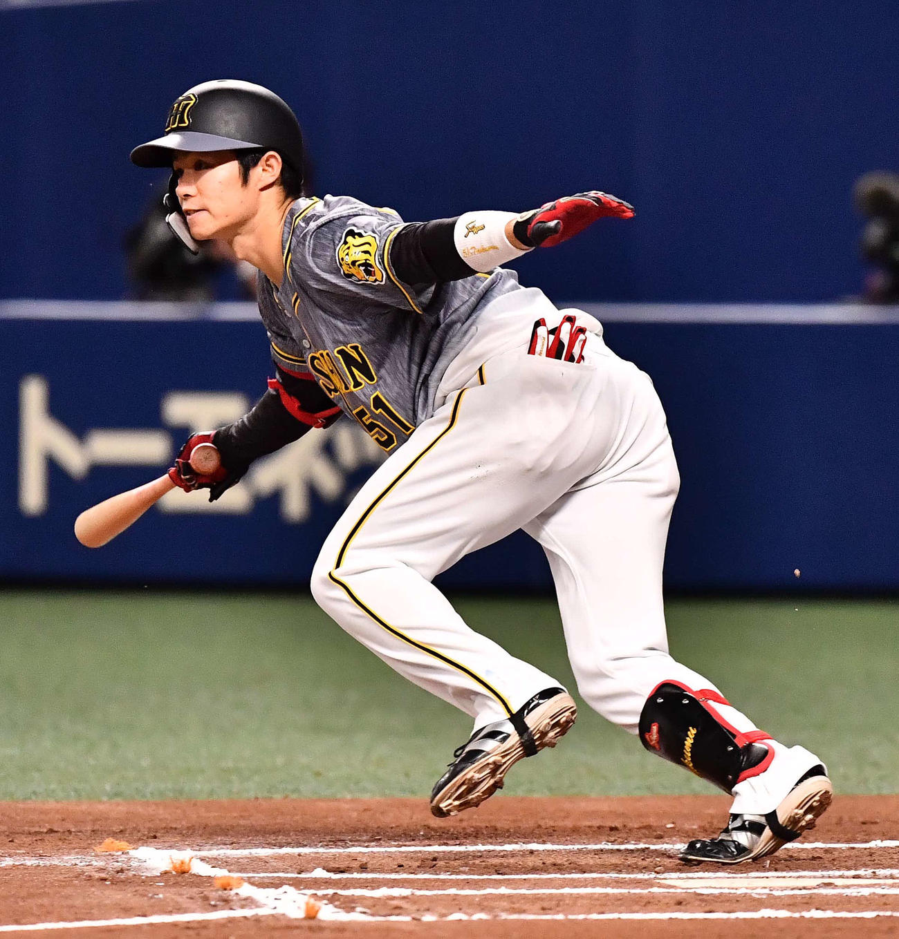 中日対阪神　6回表阪神1死一塁、左前打を放つ中野（撮影・上田博志）