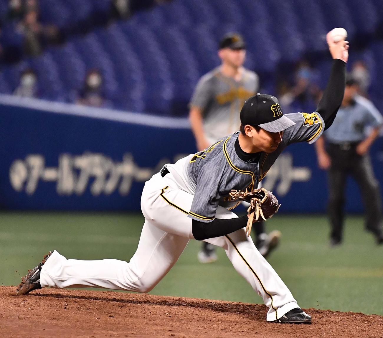 中日対阪神　阪神2番手で登板、きっちり抑えた岩崎（撮影・上田博志）