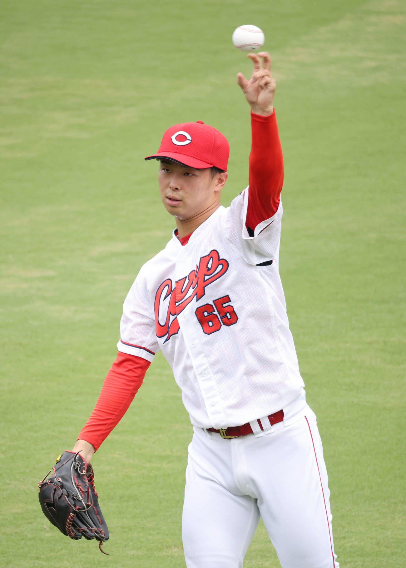 広島投手指名練習　キャッチボールをする玉村（撮影・加藤孝規）