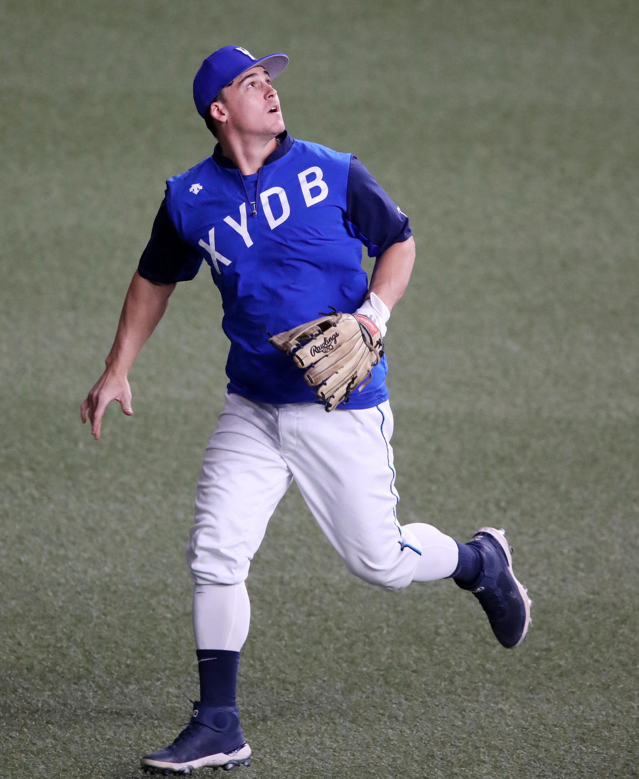 阪神対DeNA　練習に参加し右翼でボールを追うオースティン（撮影・加藤哉）