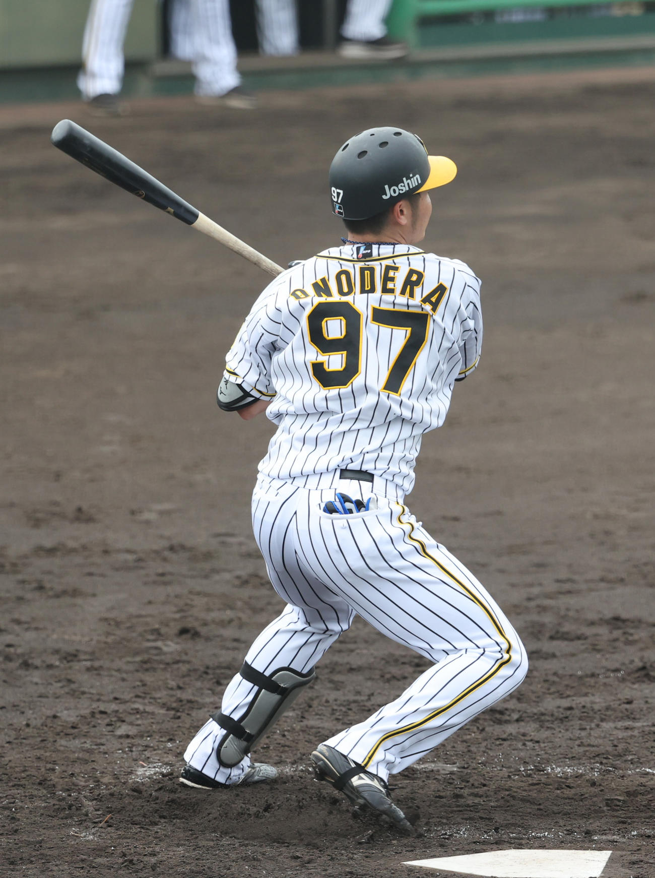 ウエスタン・リーグ阪神対オリックス　3回裏阪神2死、二塁打を放つ小野寺（代表撮影）
