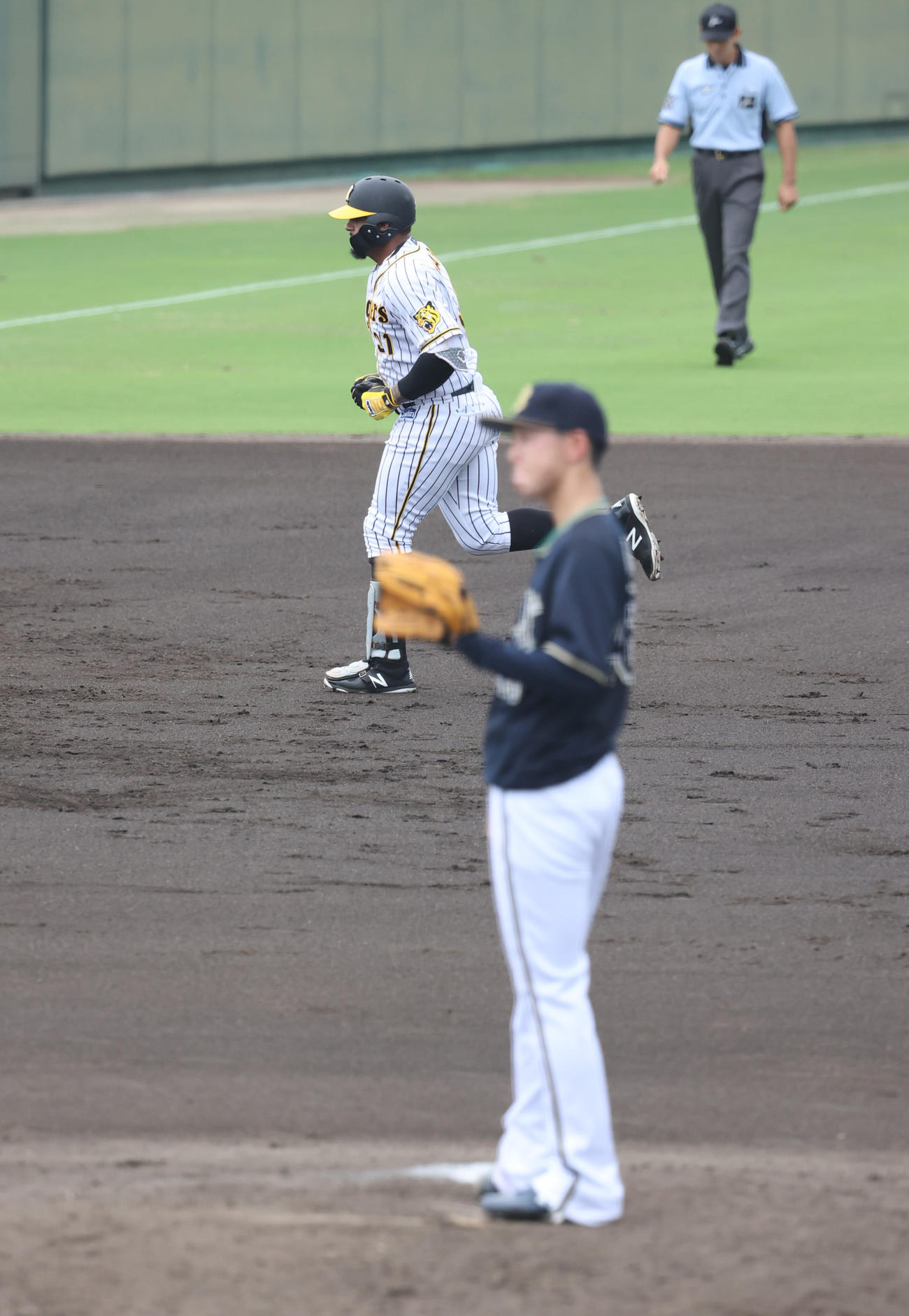 3回2死二塁、2点本塁打を放つ阪神マルテ（代表撮影）