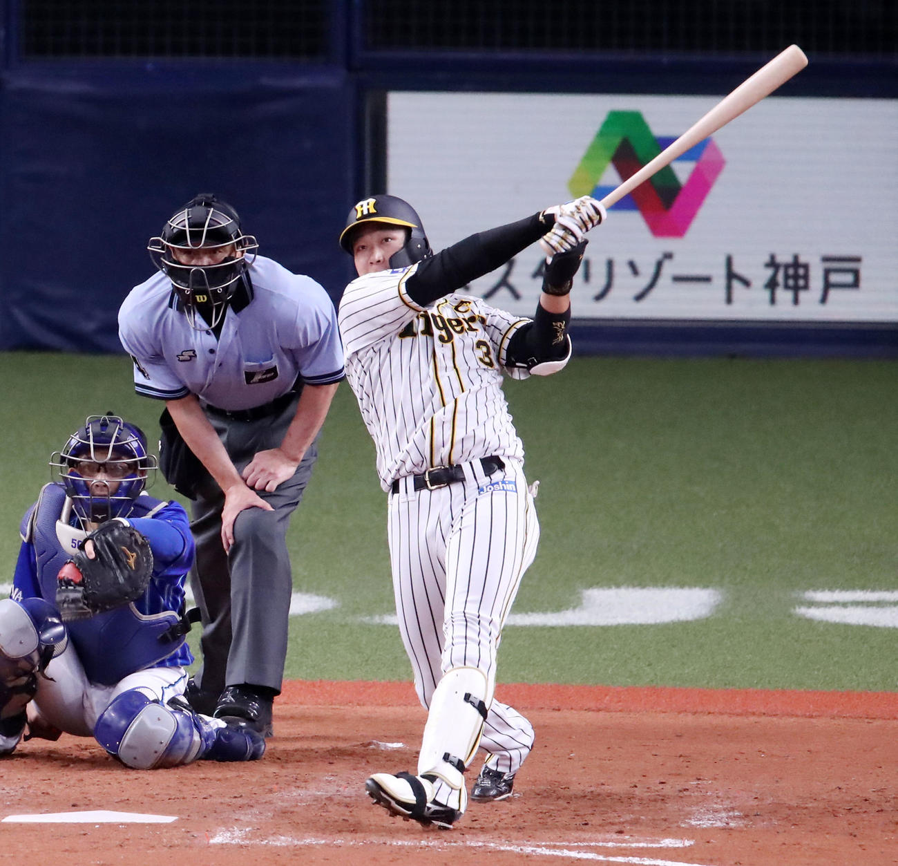 阪神対DeNA 5回裏阪神無死二塁、大山は右越え2点本塁打を放つ（撮影・加藤哉）