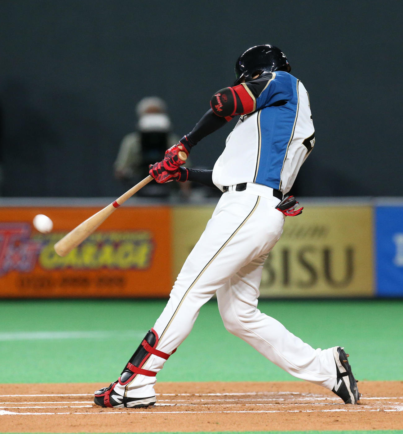 日本ハム対ロッテ　1回裏日本ハム1死一塁、野村は先制となる左越え2点本塁打を放つ（撮影・佐藤翔太）
