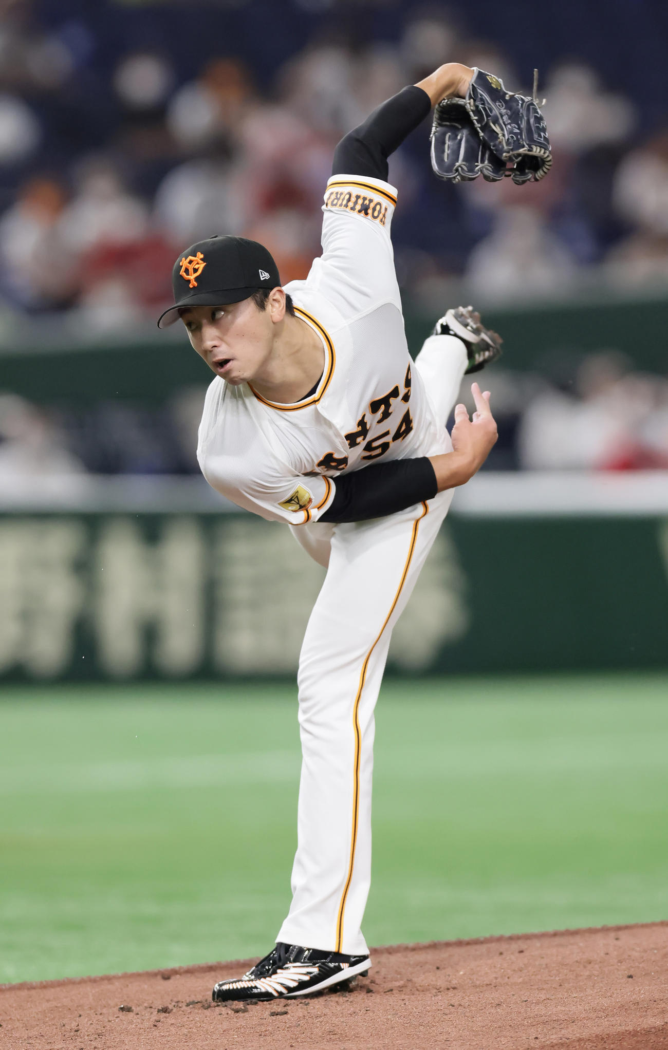 巨人対広島　巨人先発の直江（撮影・足立雅史）