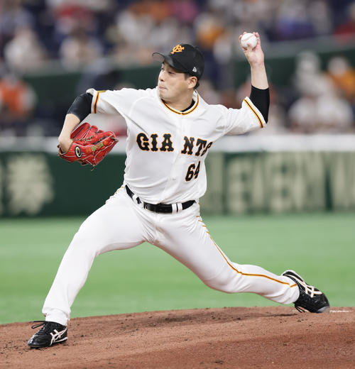 巨人対広島　2回途中から登板した巨人大江（撮影・足立雅史）