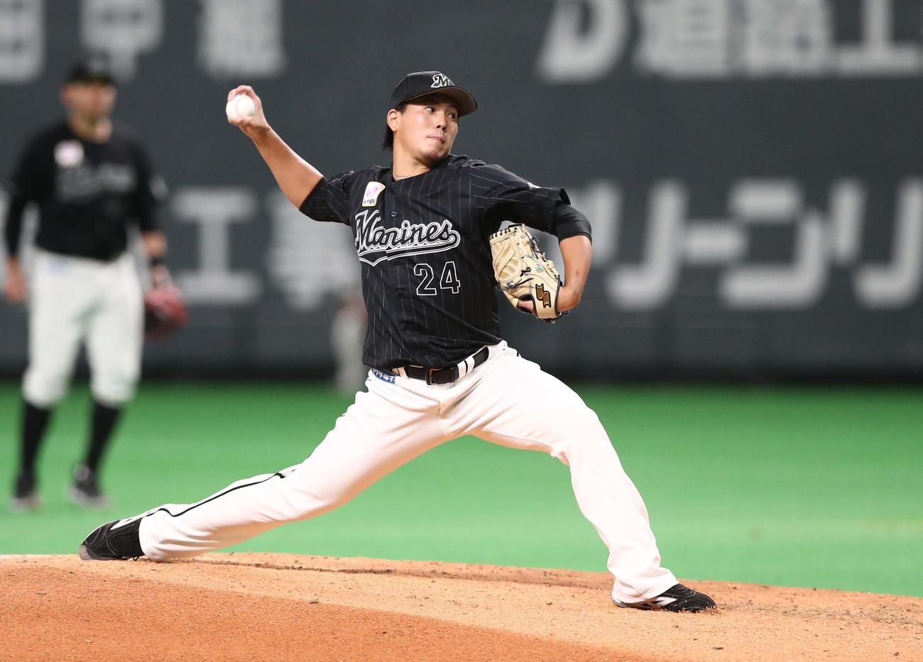 日本ハム対ロッテ　5回途中登板の東妻（撮影・黒川智章）