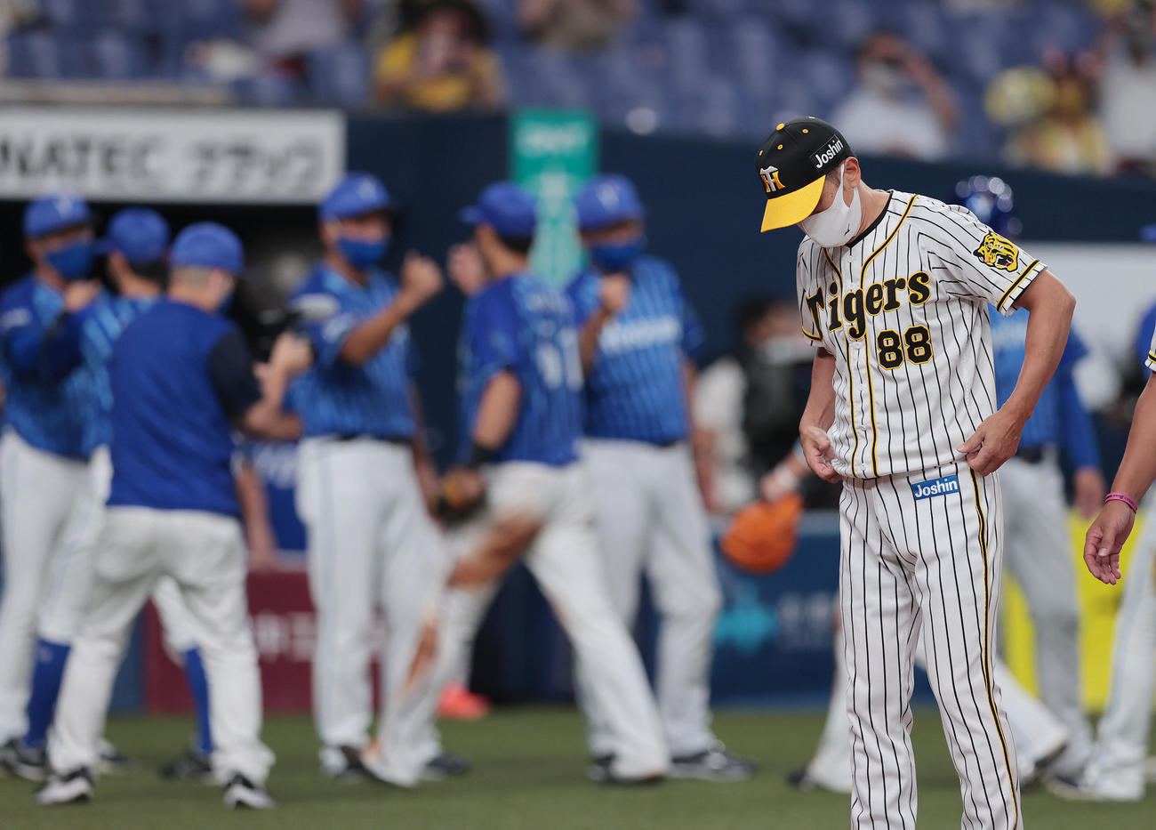 阪神対DeNA DeNAに敗れ、うつむく阪神矢野監督（撮影・前田充）