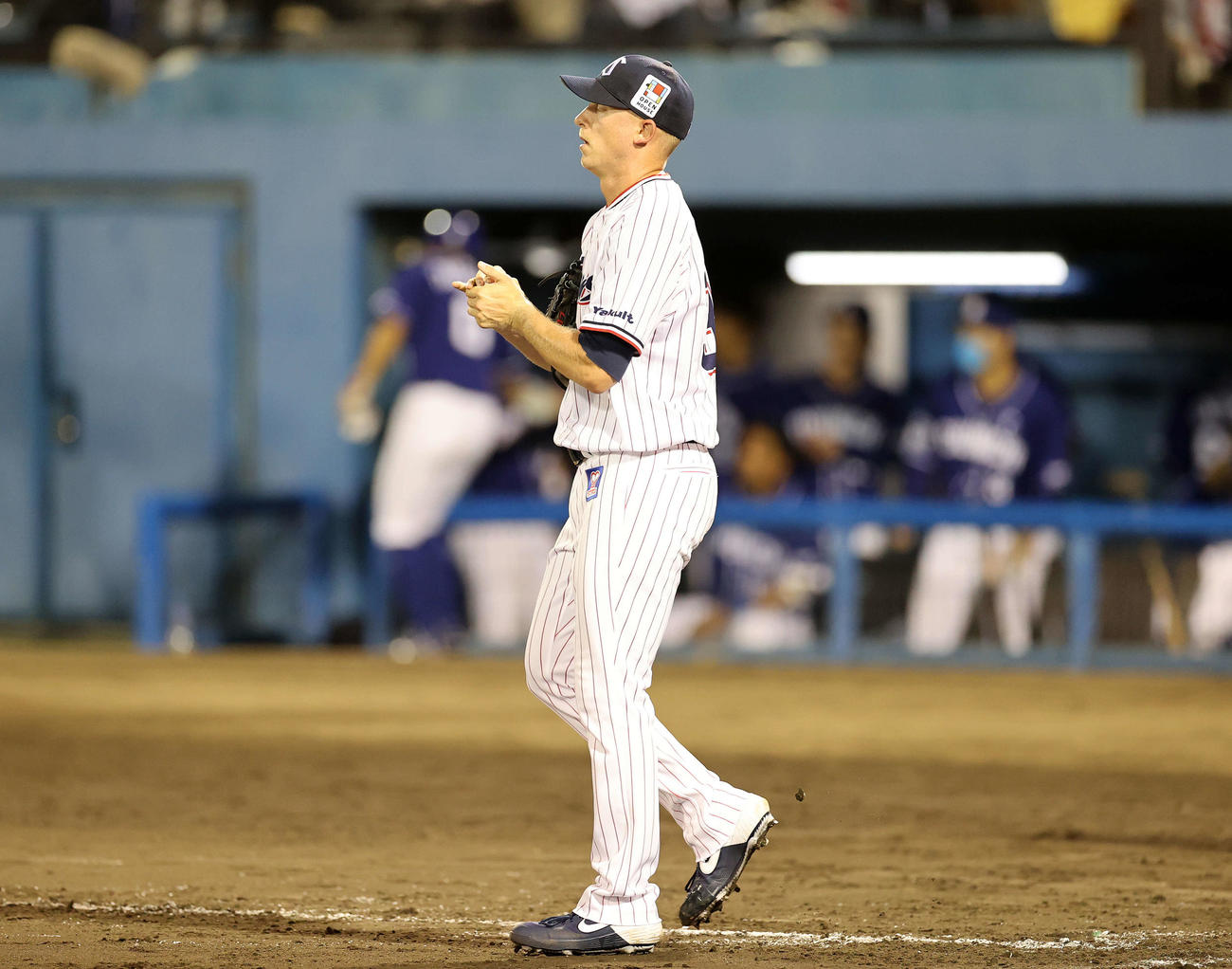ヤクルト対中日　9回表中日2死三塁、暴投で失点したマクガフ（撮影・鈴木正人）