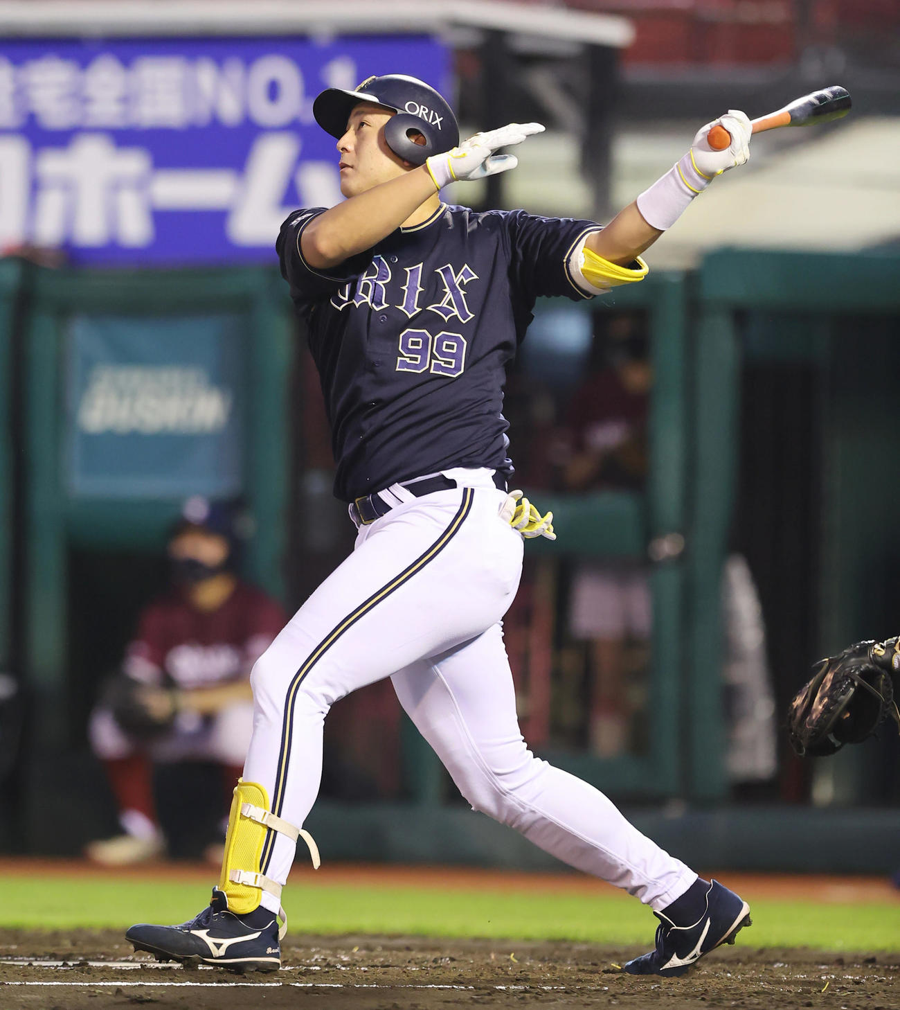 楽天対オリックス　2回表オリックス1死、左中間にソロ本塁打を放つ杉本（撮影・垰建太）