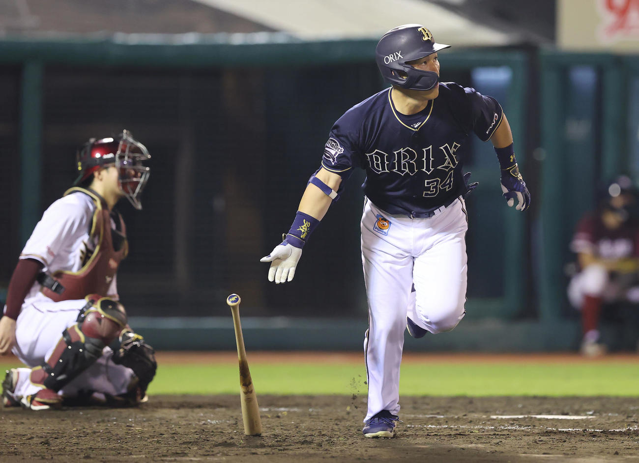 楽天対オリックス　4回表オリックス無死、ソロ本塁打を放つ吉田正（撮影・垰建太）