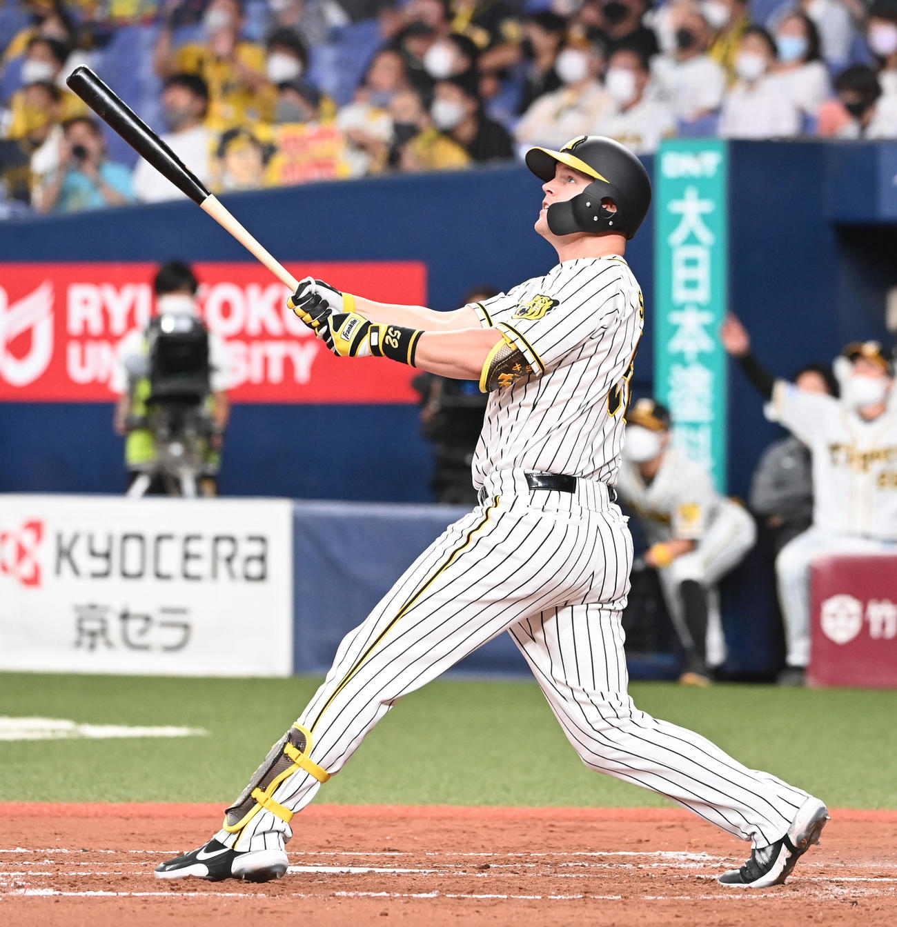 阪神対DeNA 3回裏阪神1死三塁、サンズは左越え2点本塁打を放つ（撮影・前岡正明）