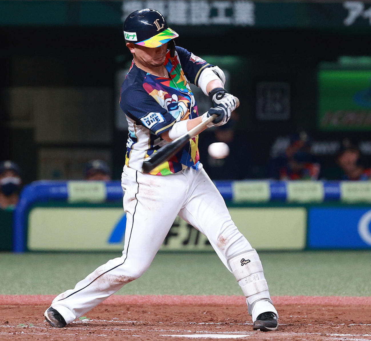 西武対ソフトバンク　4回裏西武無死一、三塁岡田は右適時打を放つ（撮影・浅見桂子）