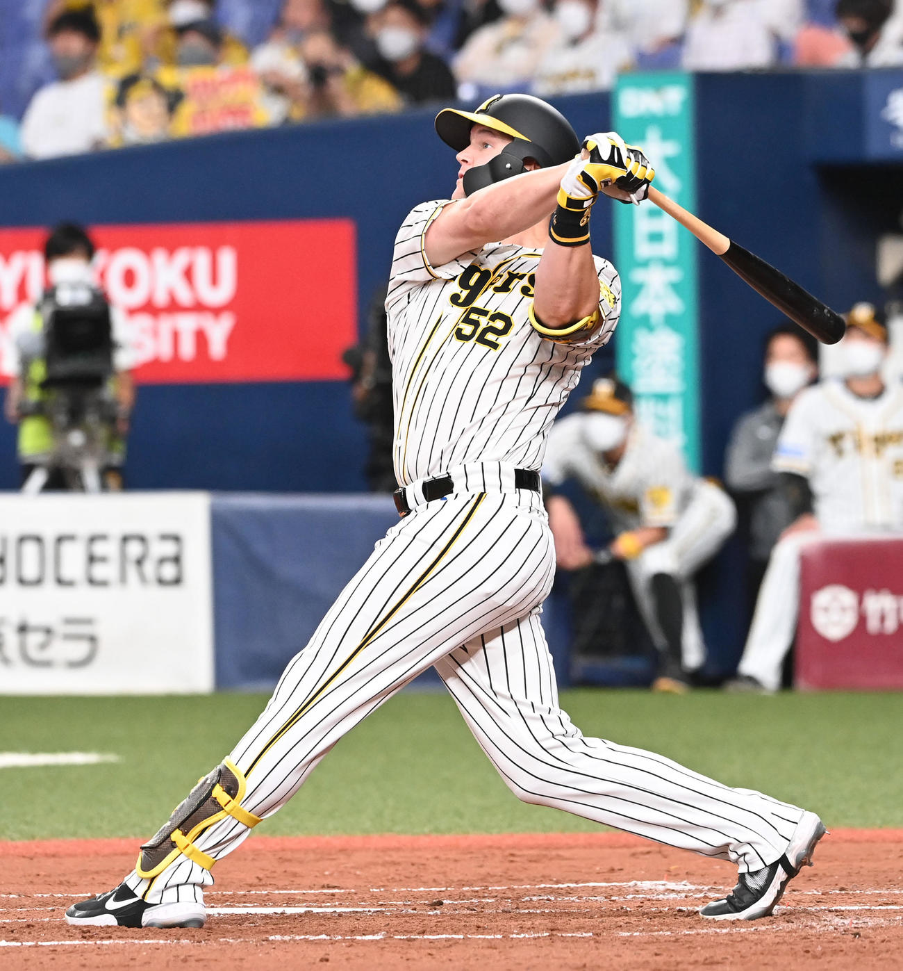 阪神対DeNA 3回裏阪神1死三塁、サンズは左越え2点本塁打を放つ（撮影・前岡正明）