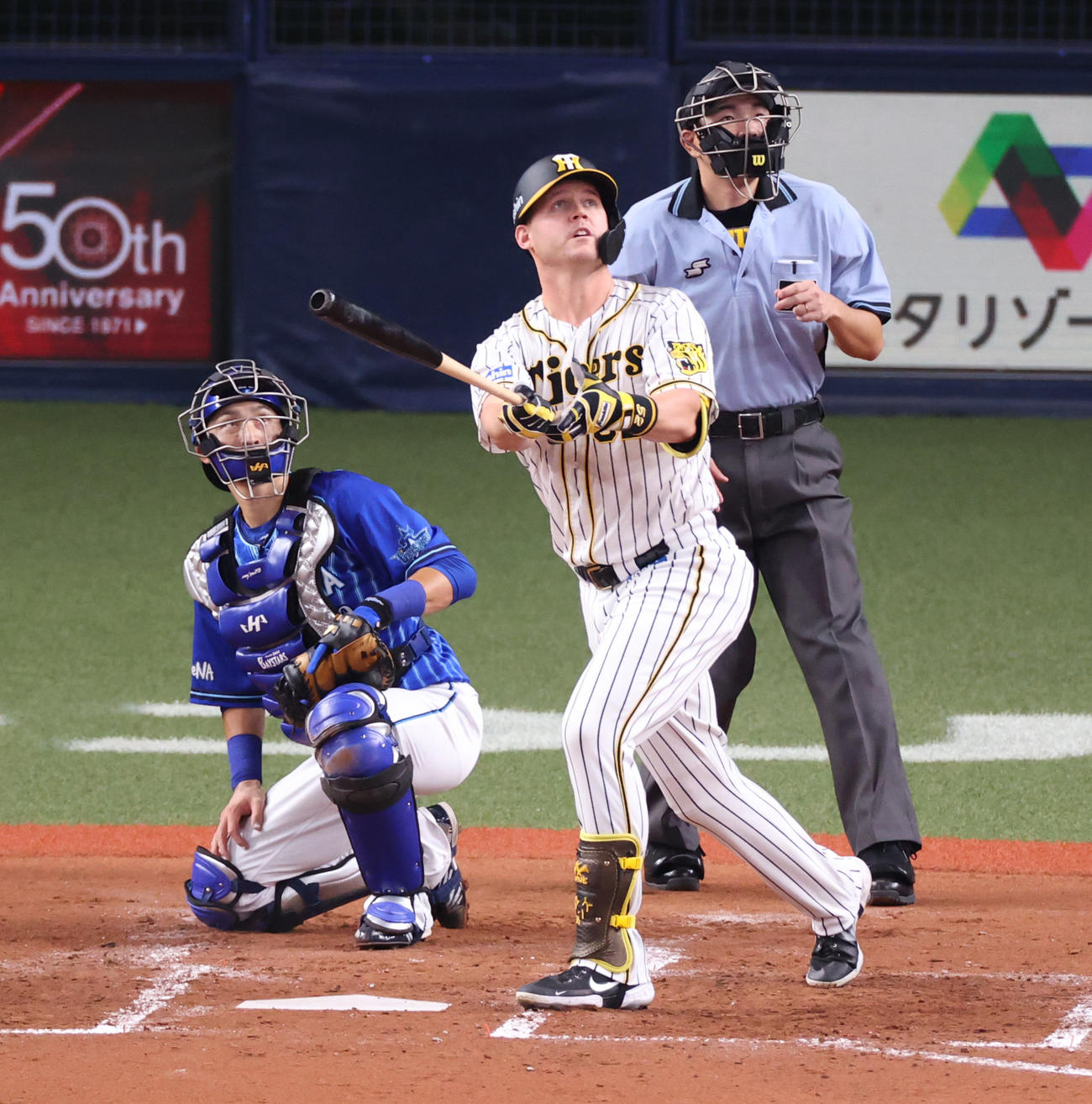 阪神対DeNA 3回裏阪神1死三塁、左越え2点本塁打を放つサンズ（撮影・清水貴仁）