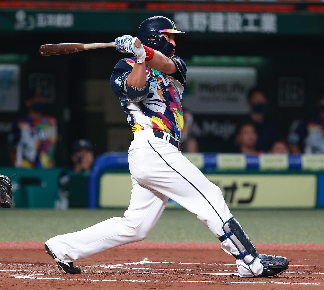 西武対ソフトバンク　1回裏西武2死、栗山は右前打を放つ（撮影・浅見桂子）