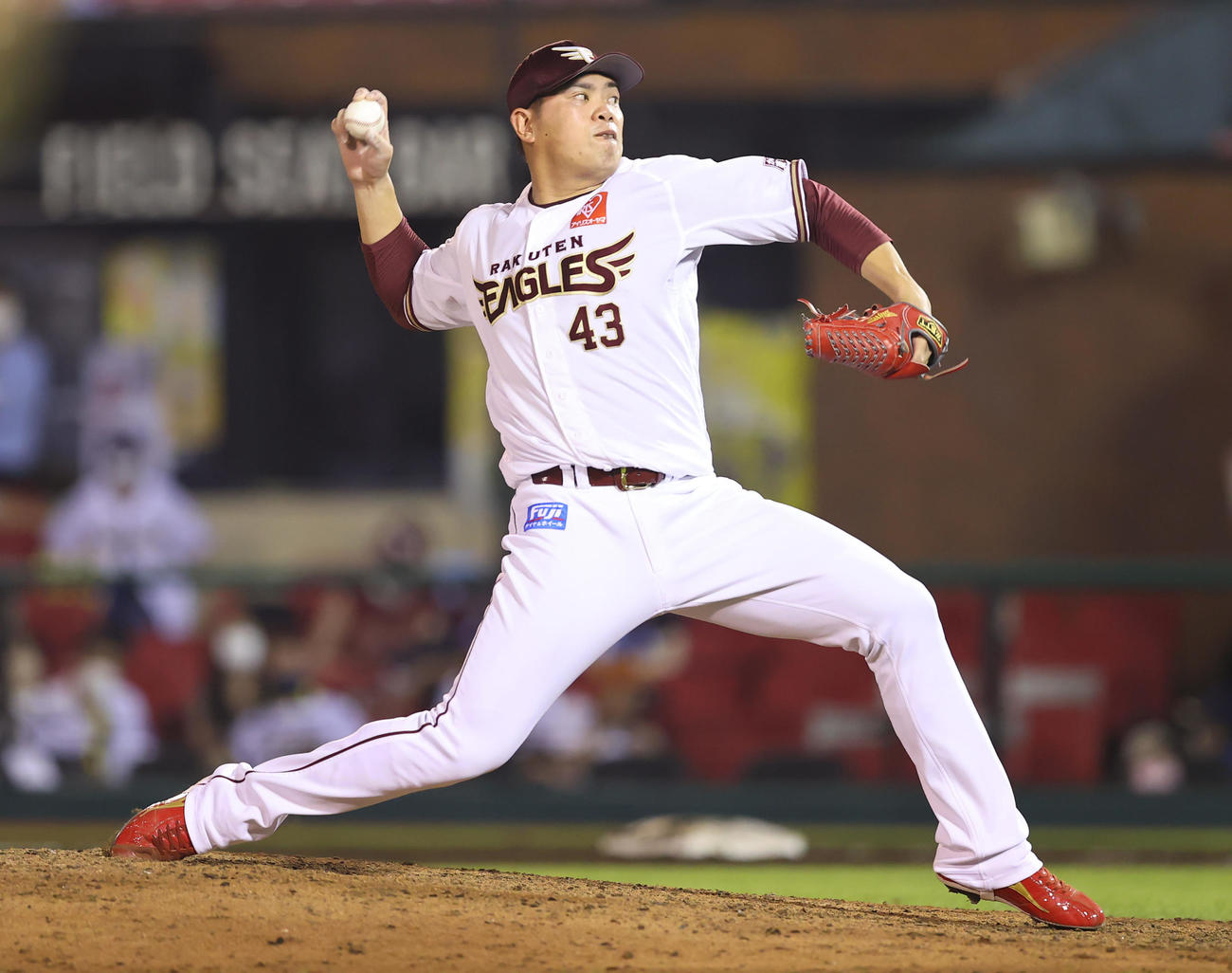 楽天対オリックス　9回表、楽天5番手で登板し力投する宋（撮影・垰建太）