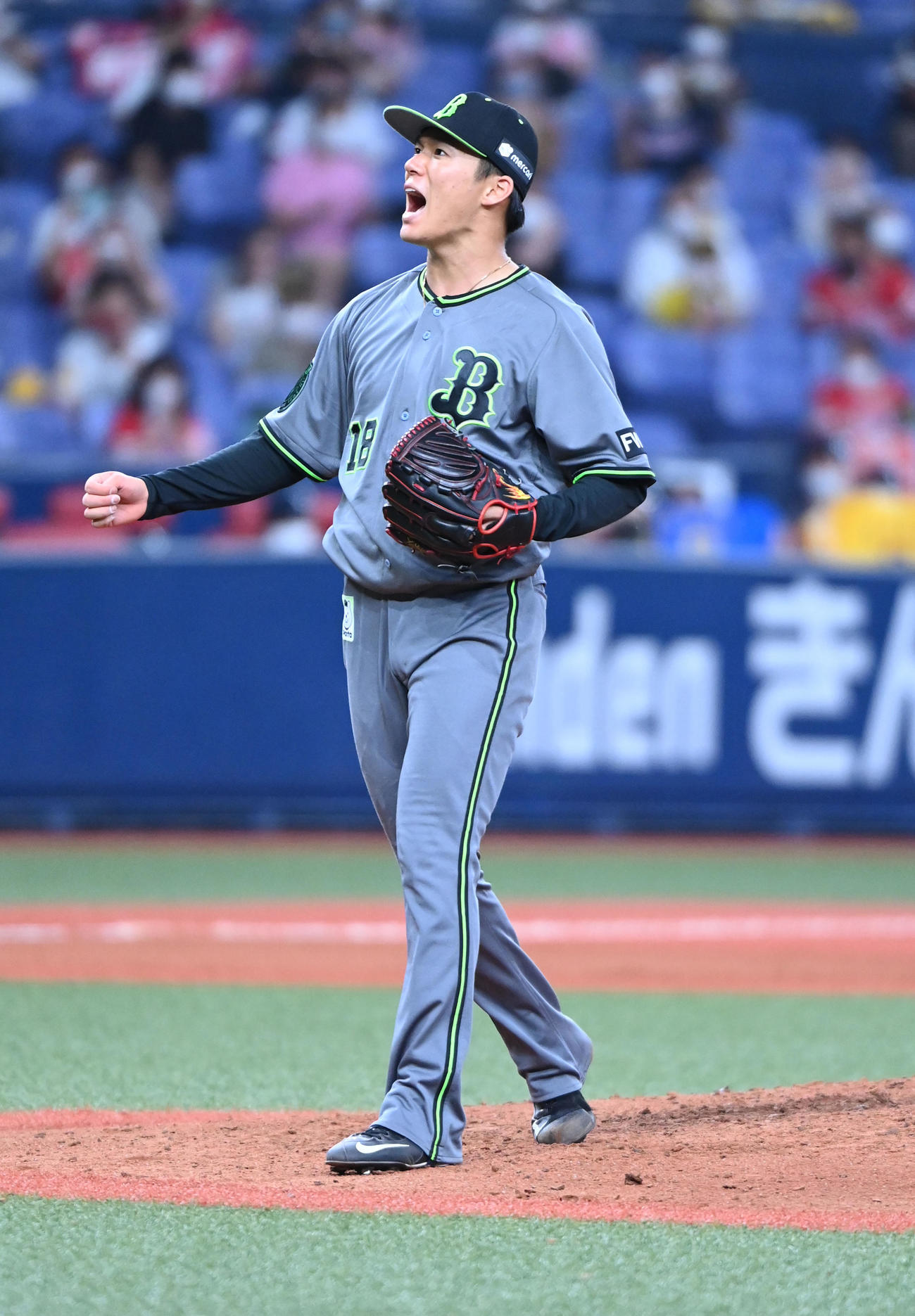 オリックス対ソフトバンク　ソフトバンクに完封勝利、ほえる山本（撮影・前岡正明）