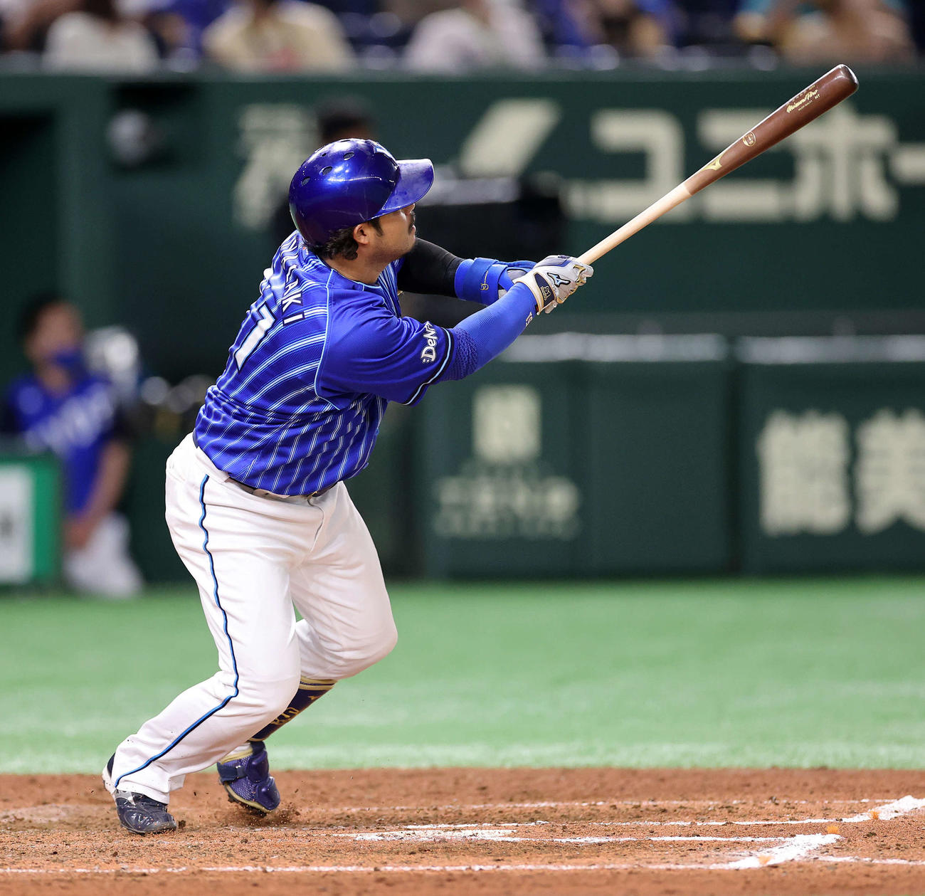 ヤクルト対DeNA 7回表DeNA2死、宮崎は左中間本塁打を放つ（撮影・鈴木正人）