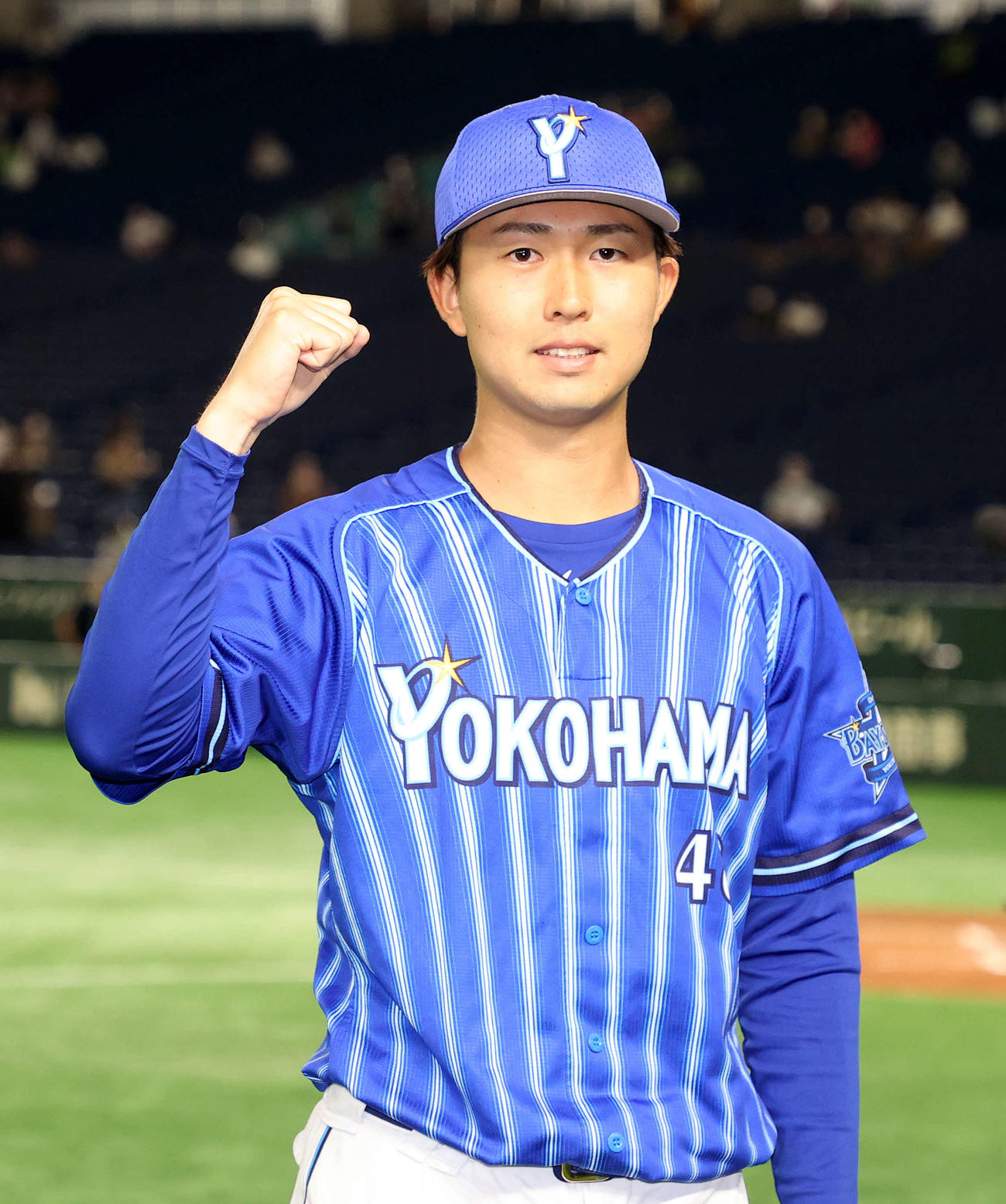 ヤクルト対DeNA　勝利しガッツポーズするDeNA京山（撮影・鈴木正人）