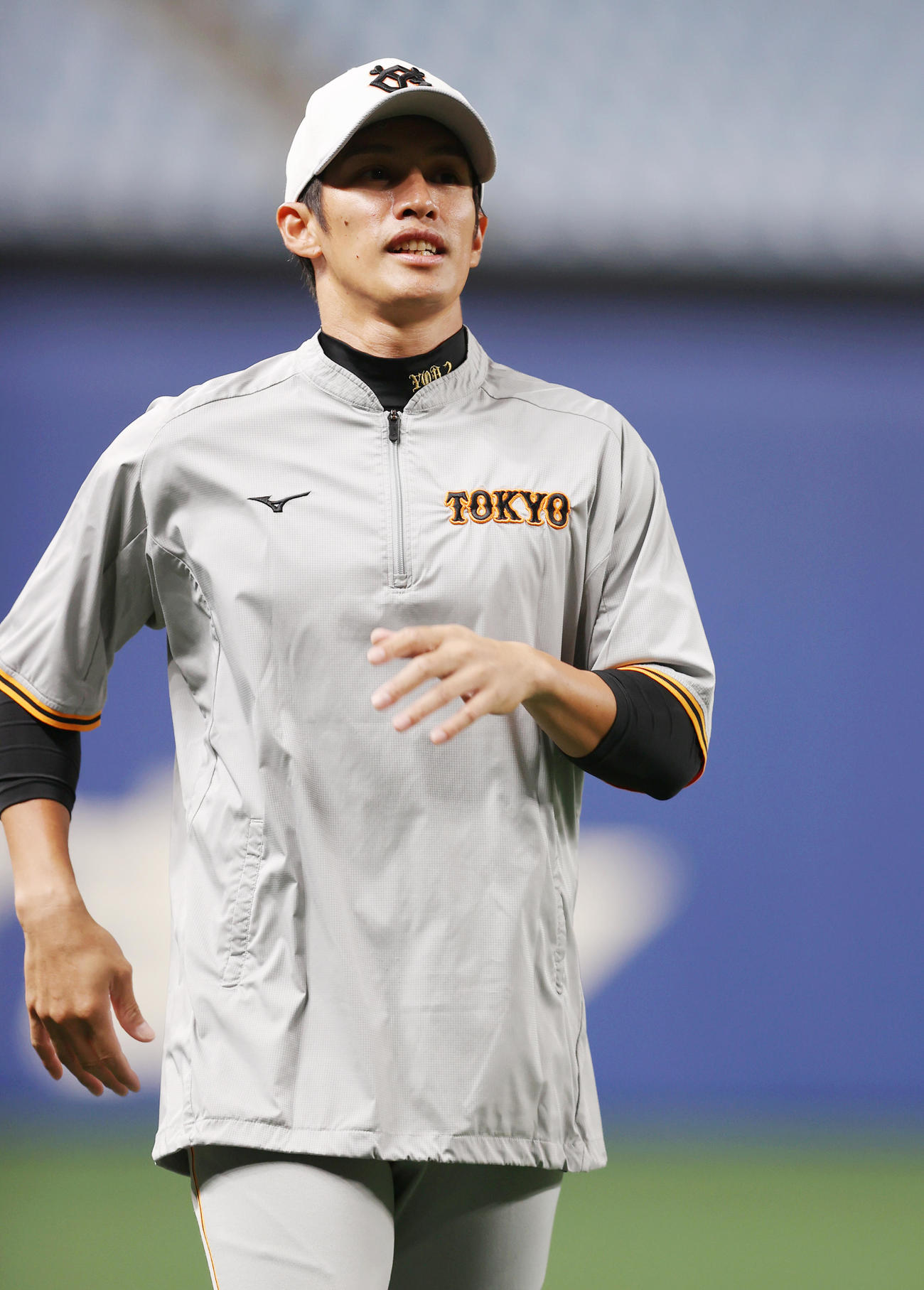 中日対巨人　1軍合流し、ウオーミングアップをする陽（撮影・狩俣裕三）