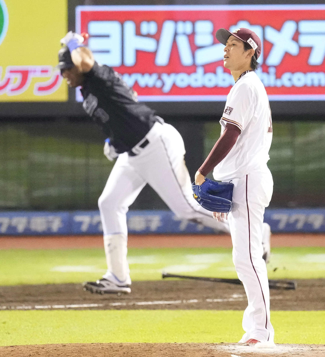 楽天対ロッテ　5回表ロッテ無死、マーティンに右中間へのソロ本塁打を浴びる岸（撮影・鈴木みどり）