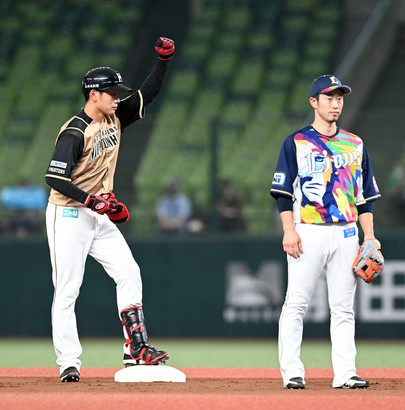 西武対日本ハム　1回表日本ハム無死一、三塁、先制の適時二塁打を放った野村（撮影・たえ見朱実）