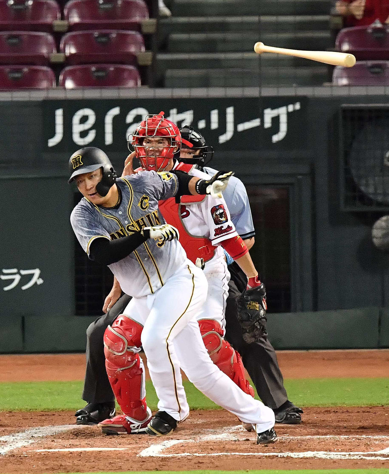 広島対阪神　7回表阪神無死二塁、二ゴロに倒れる大山（撮影・上田博志）