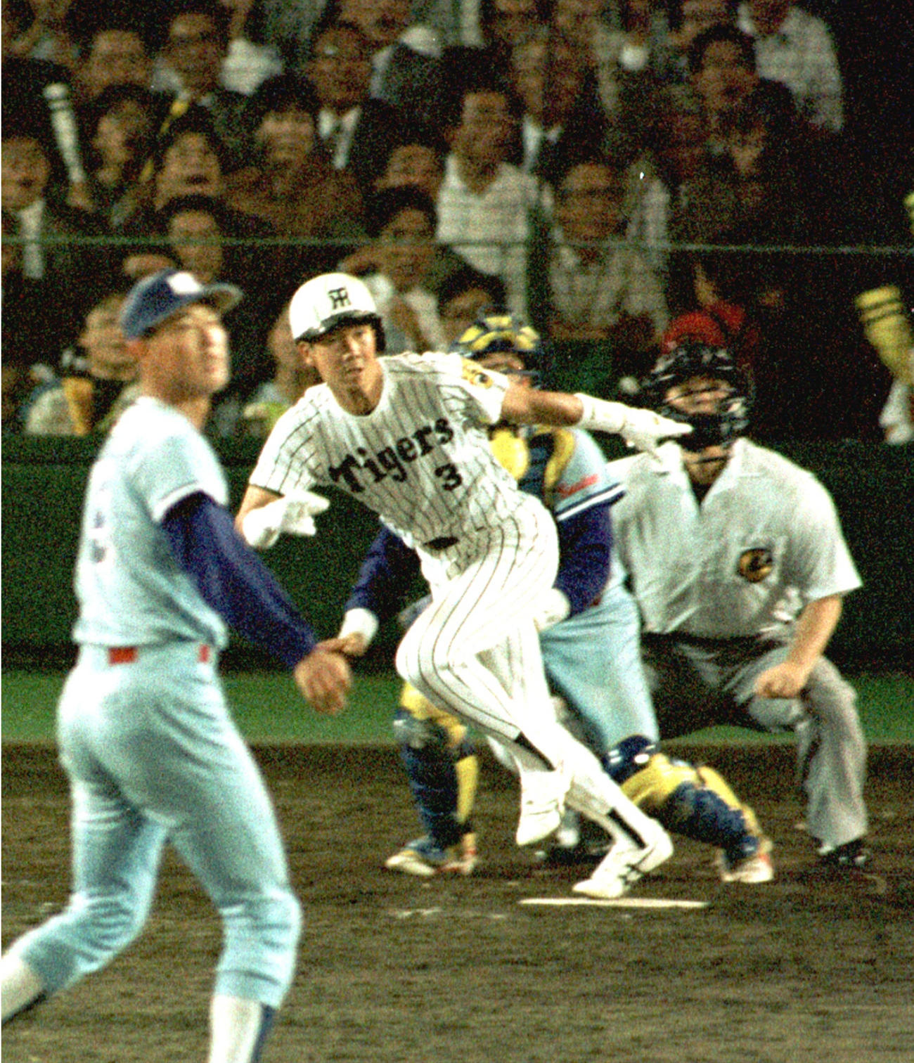 92年、ヤクルト戦で八木はサヨナラ本塁打と一時は判定された大飛球を放つ