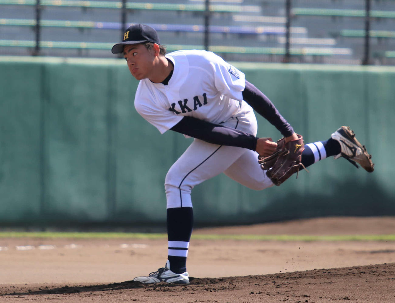 札幌大対北海学園大　5回無失点でリーグ戦初勝利を挙げた北海学園大の畑（撮影・山崎純一）