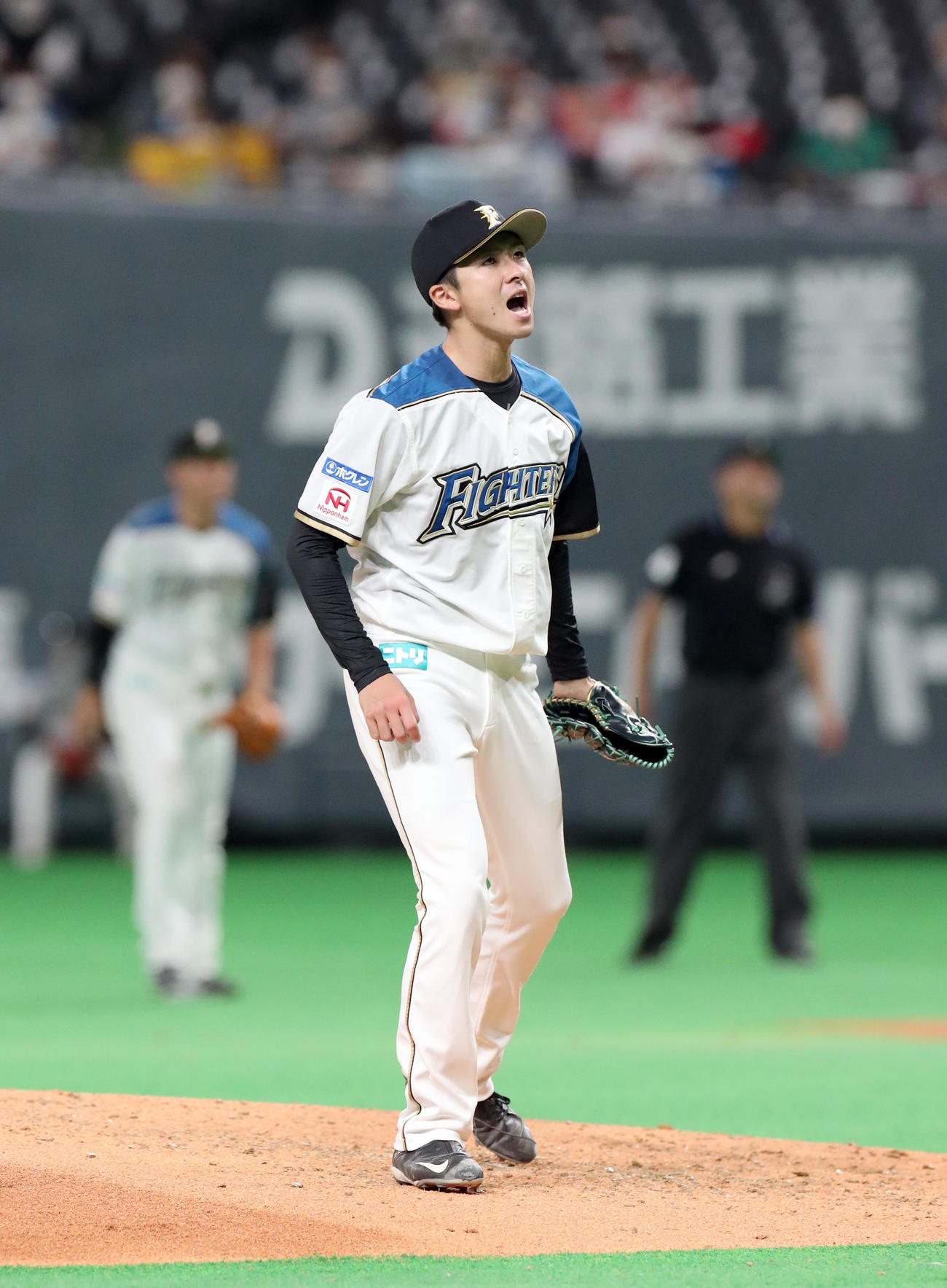 日本ハム対オリックス　7回表オリックス2死一塁、福田を三振にとり吠える日本ハム上沢（撮影・佐藤翔太）