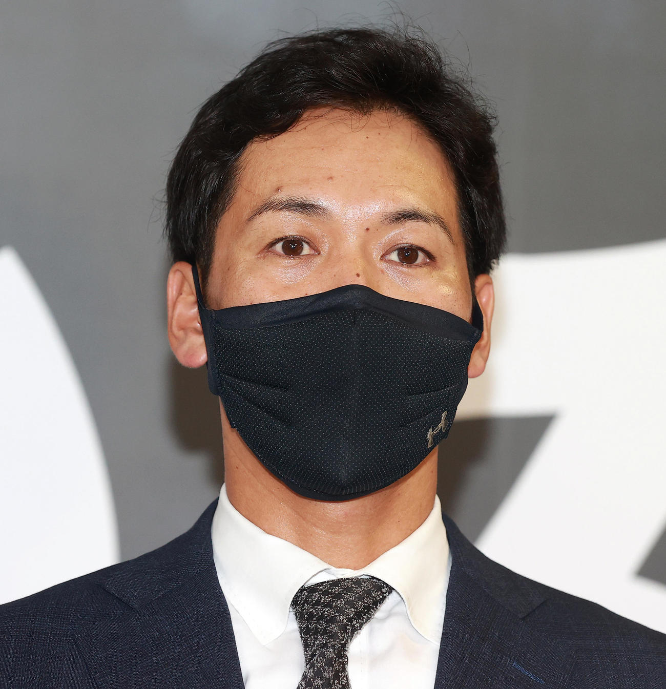 ロッテ入団会見に臨んだ小窪は抱負を語る（撮影・浅見桂子）